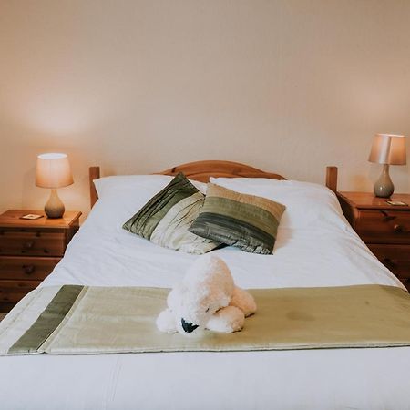 The White Bear Bed and Breakfast Devizes Eksteriør billede
