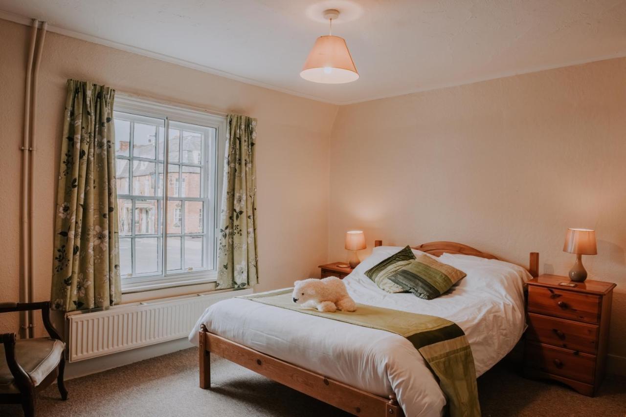 The White Bear Bed and Breakfast Devizes Eksteriør billede