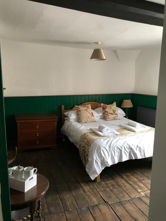 The White Bear Bed and Breakfast Devizes Eksteriør billede