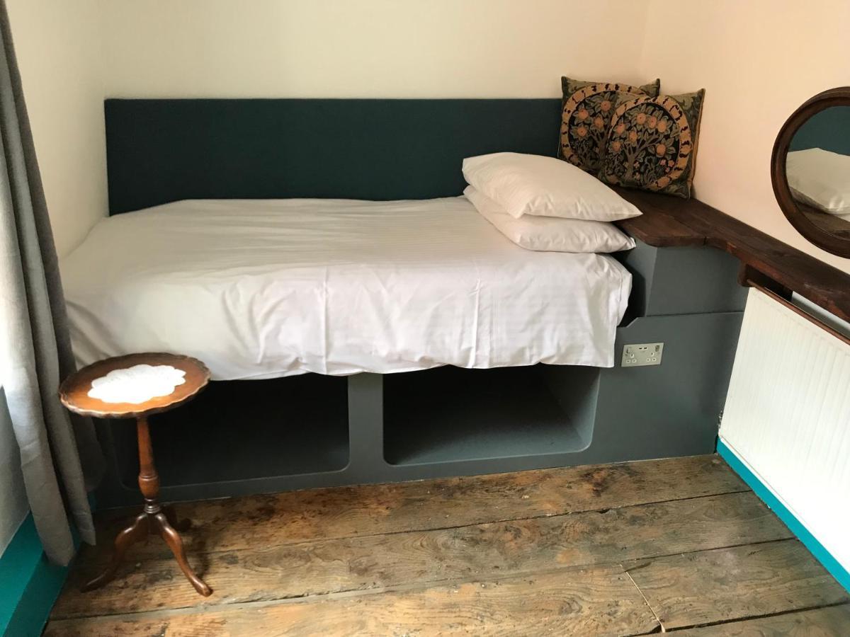 The White Bear Bed and Breakfast Devizes Eksteriør billede