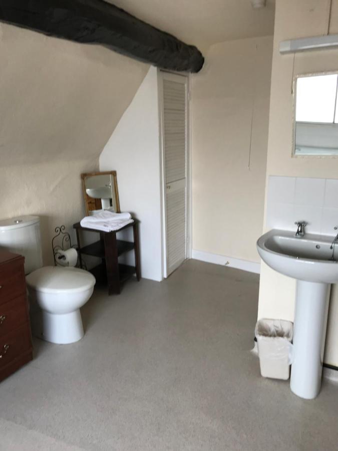 The White Bear Bed and Breakfast Devizes Eksteriør billede