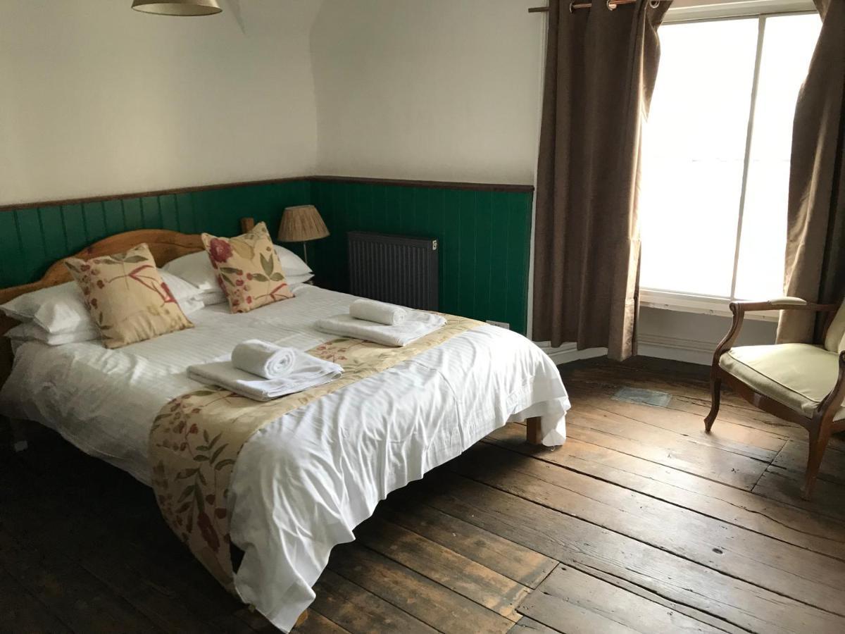 The White Bear Bed and Breakfast Devizes Eksteriør billede